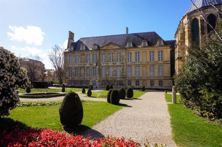 Entdecken Sie die Stadt Reims bei einem privaten Stadtführer-Spaziergang