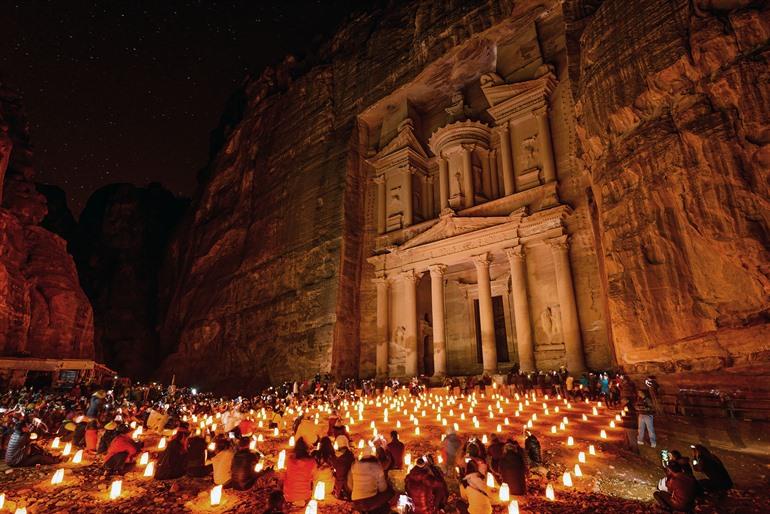 Beleuchteter Schatzraum Al-Kazneh, Petra bei Nacht, Jordanien