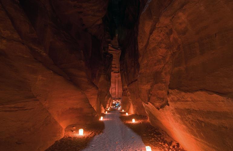 Beleuchteter Siq bei Petra by Night, Jordanien