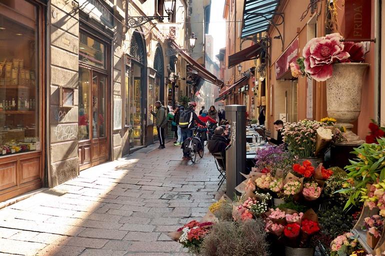 Über Drapperie, Bologna