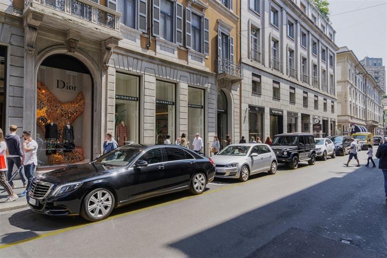 Entlang der Monte Napoleone im Quadrilatero d'Oro in Mailand