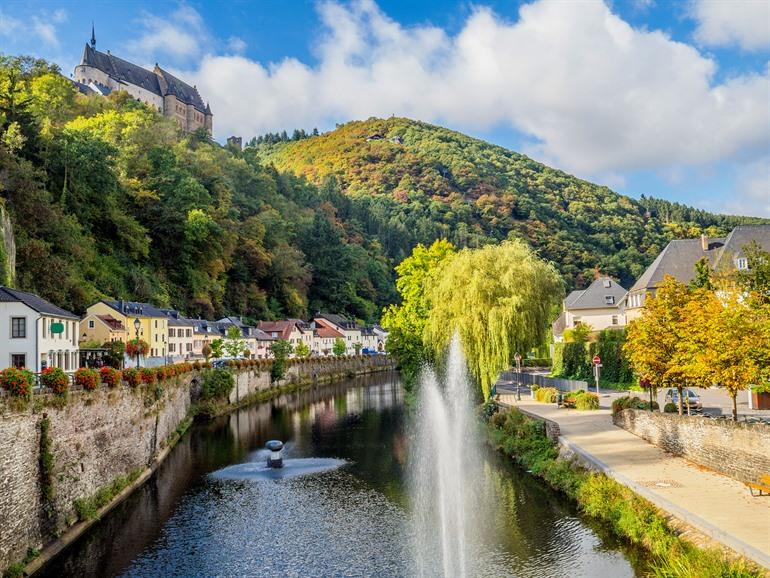 Vianden am Our-Fluss, Luxemburg