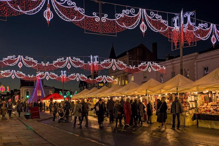 Die viktorianische Weihnachtsmarkt in Stratford-upon-Avon besuchen