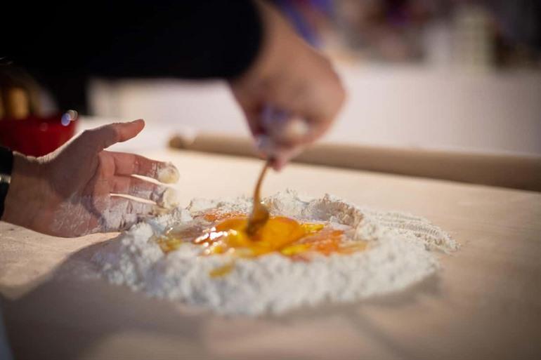 Besuchen Sie einen traditionellen Kochkurs und entdecken Sie die italienische Küche.