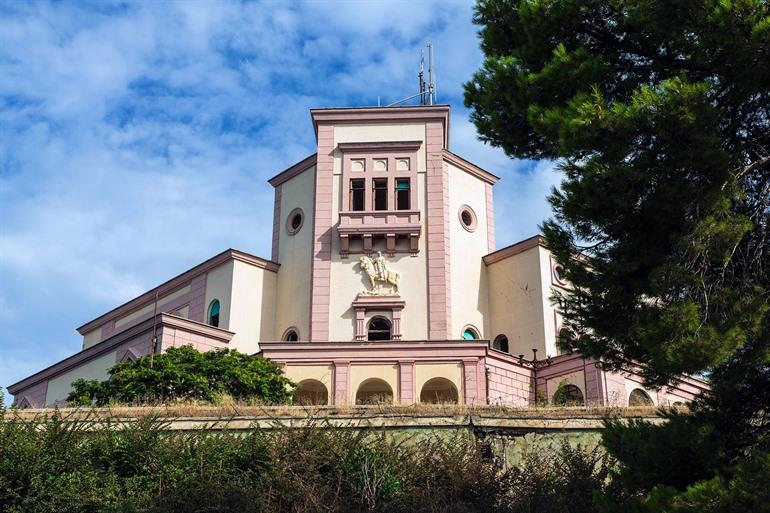 Besuch der ehemaligen Sommerresidenz von König Zog in Durrës