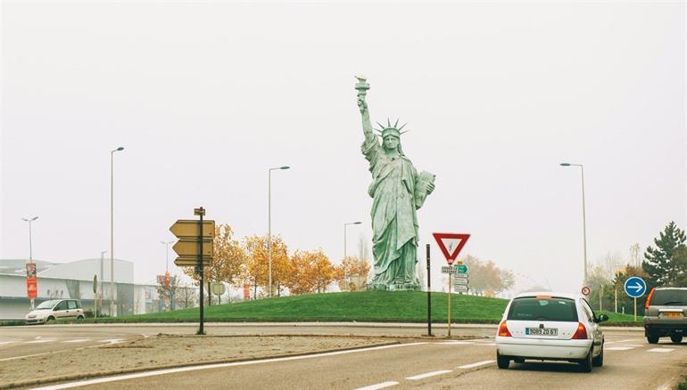 Freiheitsstatue am Kreisverkehr in Colmar