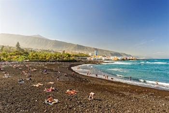 Vulkanischer Strand in Puerto de la Cruz Teneriffa