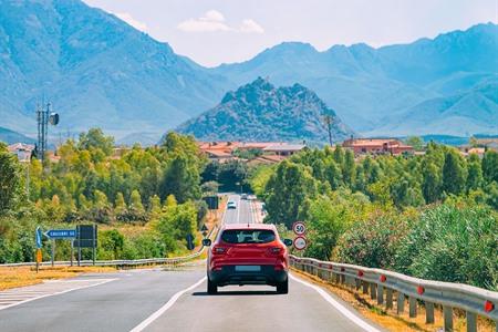 Wo man auf Sardinien ein Auto mieten kann