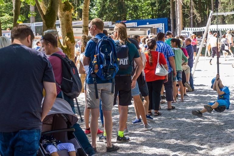 Warteschlange am Eingang der Titan-Überquerung im Harz
