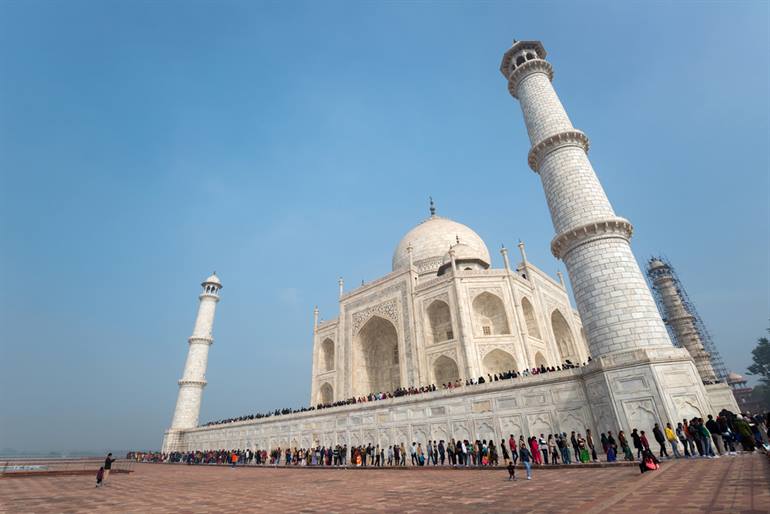 Warteschlange am Taj Mahal