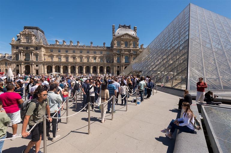Warteschlangen im Louvre vermeiden