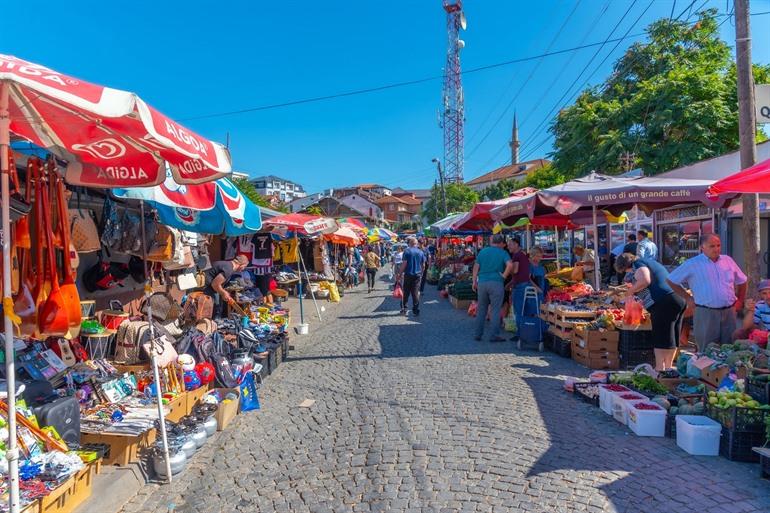 Spazieren Sie durch den alten Basar von Pristina