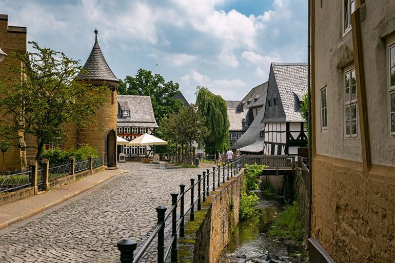 Spazieren Sie entlang des Abzucht-Flusses in Goslar
