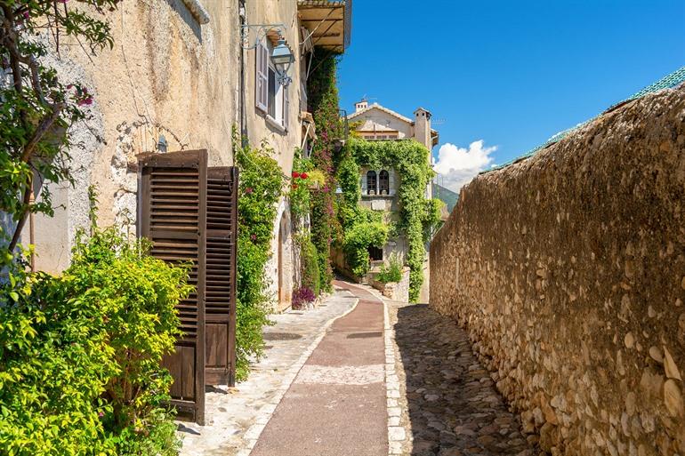 Spazieren Sie entlang der Stadtmauern von Saint-Paul-de-Vence, Provence