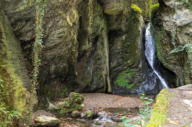 Wandern Sie zum Wasserfall bei Bernkastel-Kues