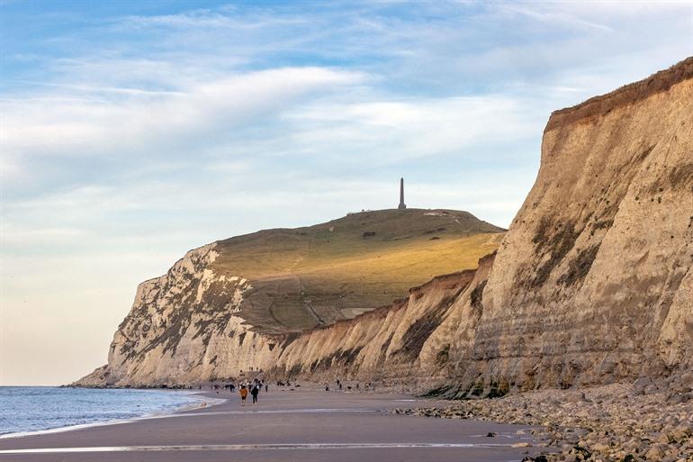 Wanderer an den Füßen des Cap Blanc-Nez
