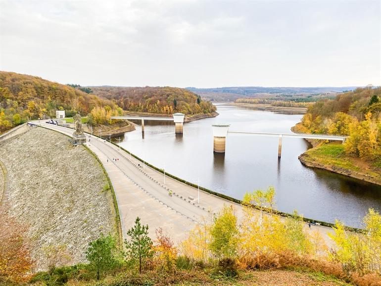Wandern am Gileppe-Staumauer
