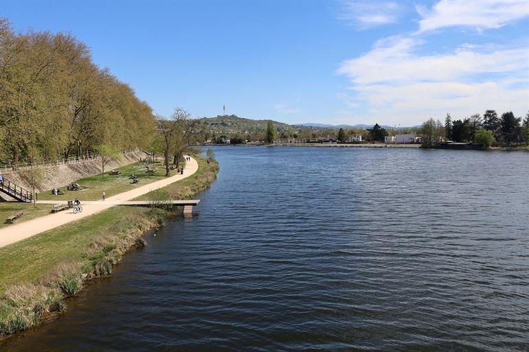 Spaziergang entlang der Allier in Vichy