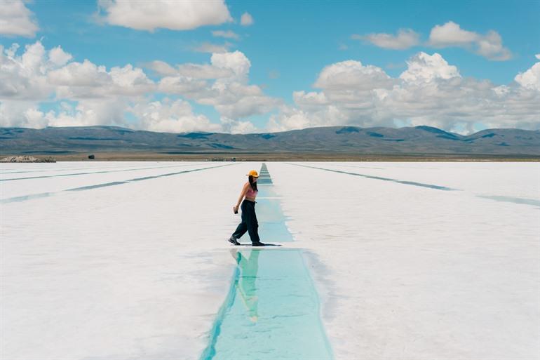 Wandern auf den Salzflächen in Argentinien