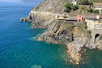 Wanderung durch die Cinque Terre von Riomaggiore nach Manarola entlang der Via dell'Amore