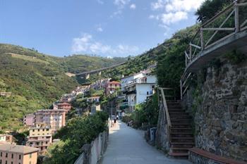 Wanderung durch die Cinque Terre von Riomaggiore nach Manarola entlang der Via dell'Amore
