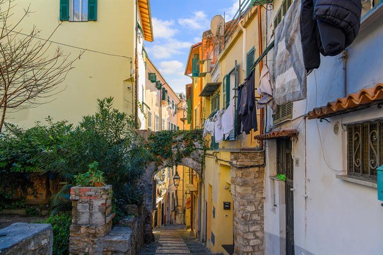 Spaziergang durch das alte Viertel La Pigna in San Remo