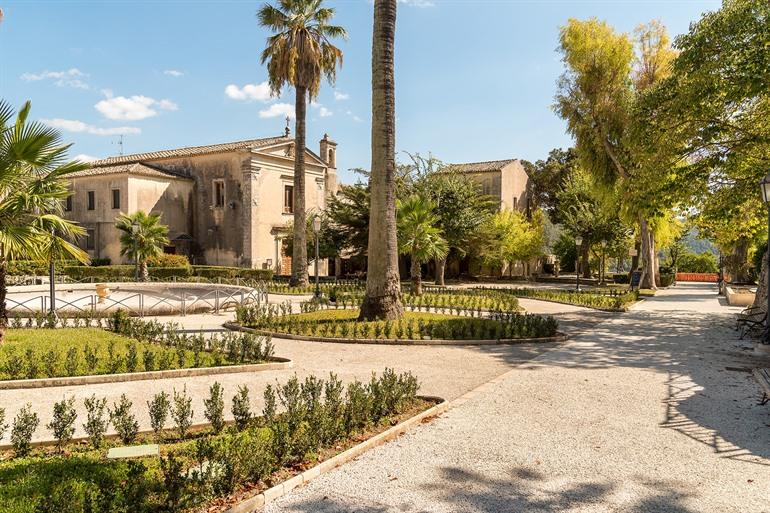 Spaziergang durch den Giardino Ibleo, Ragusa
