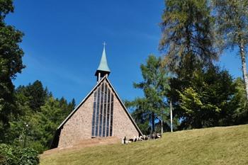 Spaziergang entlang der Allerheiligen-Wasserfälle
