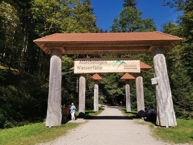 Spaziergang entlang der Allerheiligen-Wasserfälle