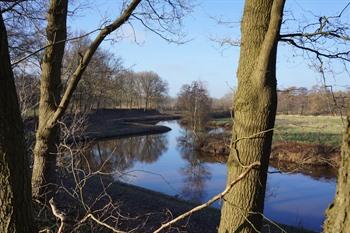 Spaziergang entlang des Fort de Roovere