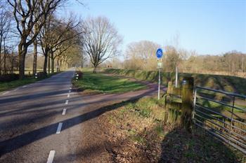 Spaziergang entlang des Fort de Roovere