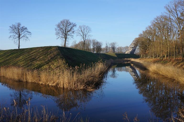Spaziergang entlang des Fort de Roovere