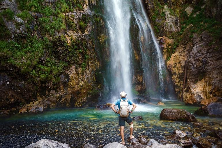 Wanderung zu den Grunas-Wasserfällen in der Nähe von Theth