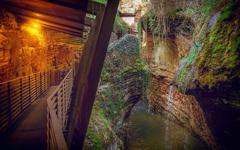Spaziergang zum Orrido di Ponte Alto in Italien