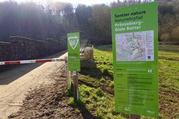 Spaziergang Prënzebierg Das Land der Roten Erde