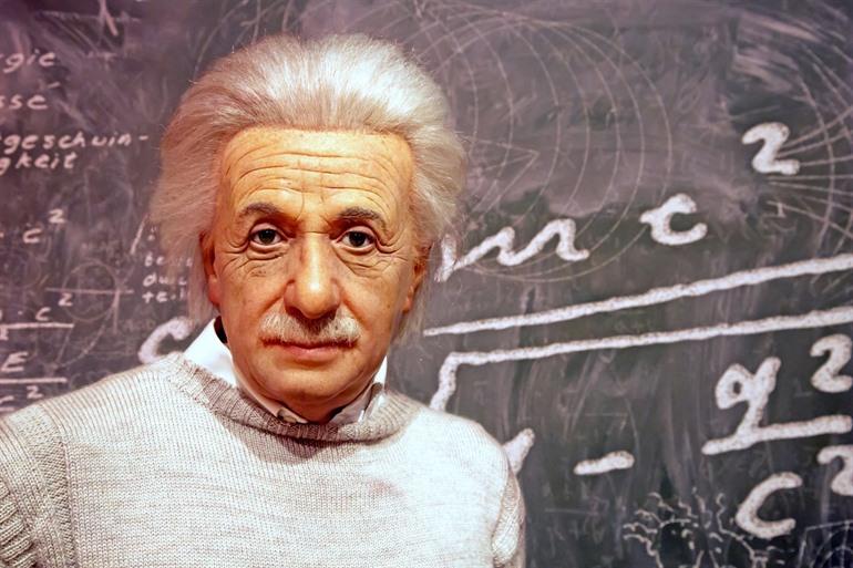 Wachsende Einstein-Statue bei Madame Tussauds in London