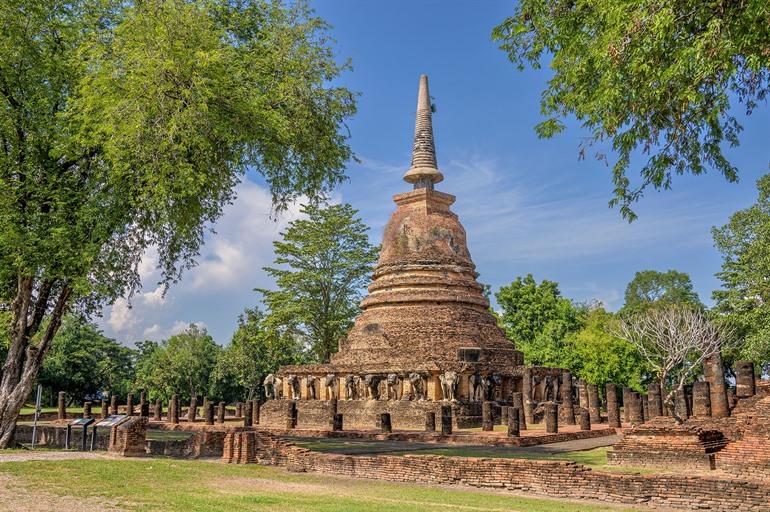 Was Chang Lom in Sukhothai, Thailand ist