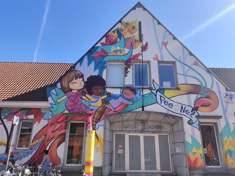 Wir sind alle verbunden durch Julieta Xlf, Treepack, Leuven