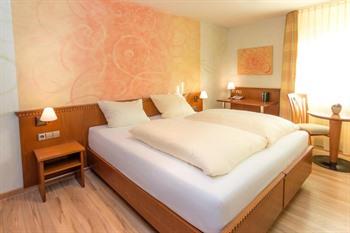 Wirtshof Hotel & Chalets buchen