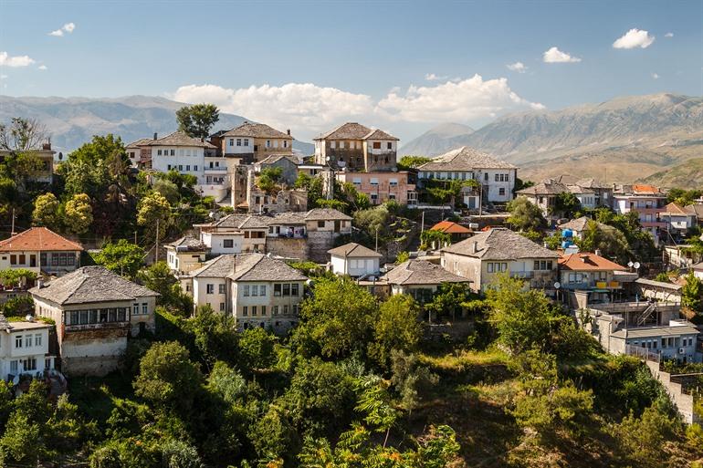 Weiße Häuser von Gjirokastër, Albanien
