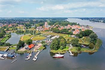 Woudrichem am Fluss Merwede in den Niederlanden