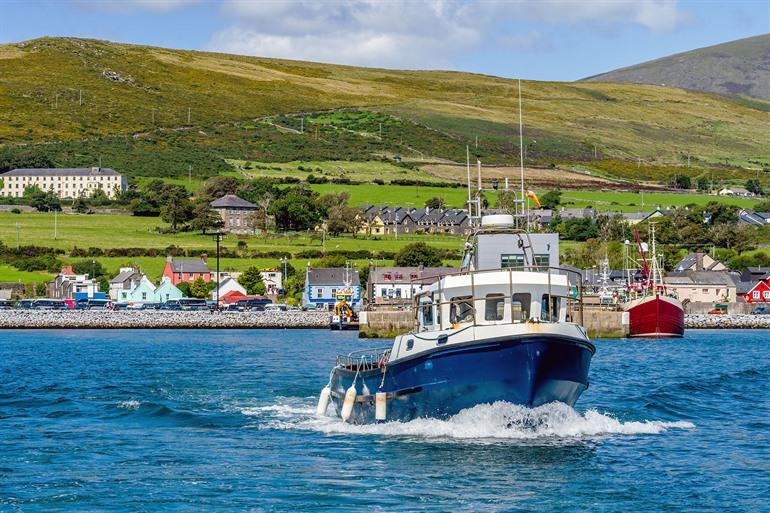 Blick auf den Hafen von Dingle, Irland