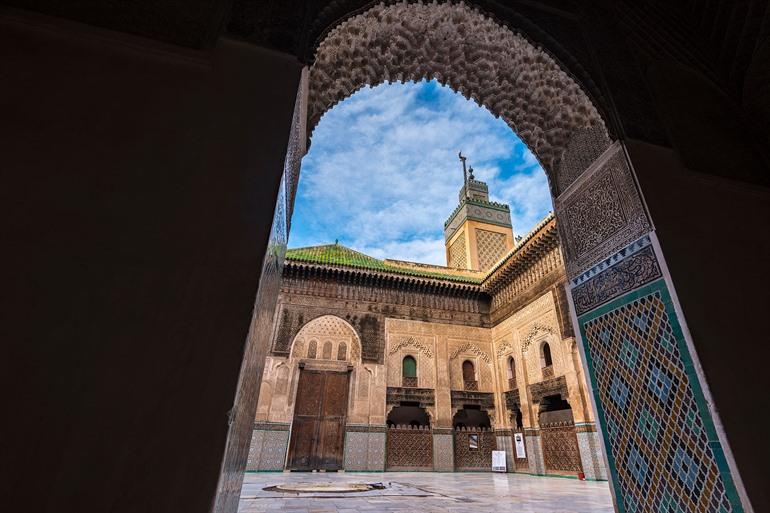 Blick auf den Minarett vom Bou Inania in Fez