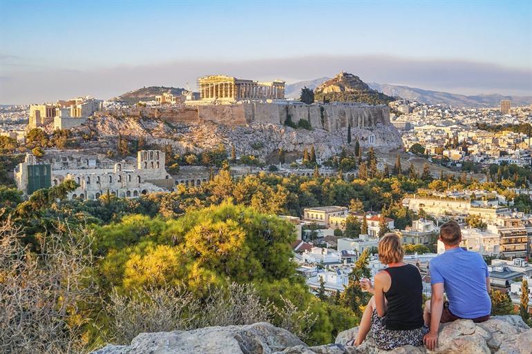 Blick auf die Akropolis vom Philoppappos-Hügel in Athen