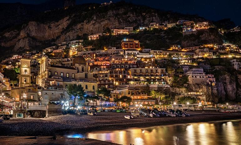 Positano bei Nacht entdecken
