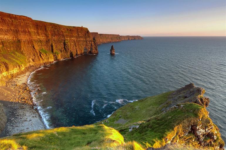 Sonnenuntergang an den Klippen von Moher, Irland