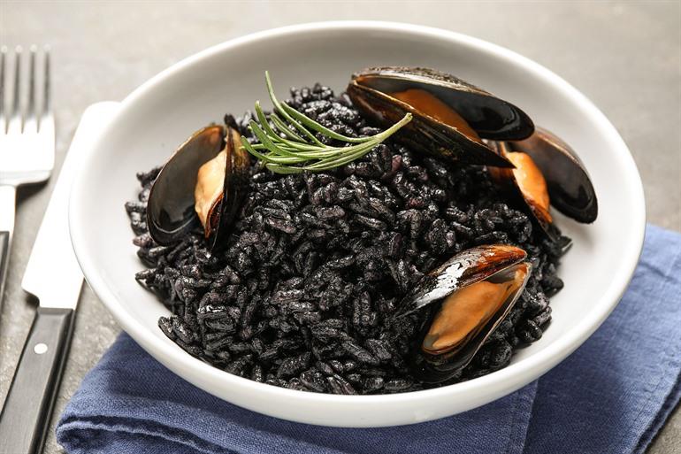 Schwarzer Risotto mit Muscheln, Kroatien