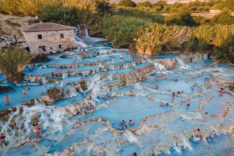 Schwimmen in den Thermalquellen von Saturnia