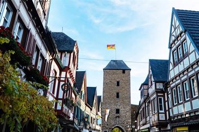 Ahrweiler, Spaziergang entlang der Stadttore und Fachwerkhäuser