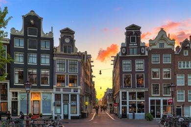 Spaziergang durch Amsterdam: Hofjes und Architektur